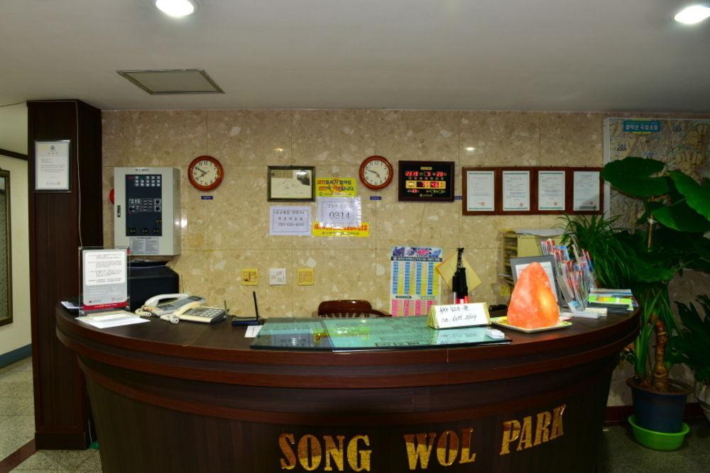 Songwol Park Motel Sokcho Bagian luar foto